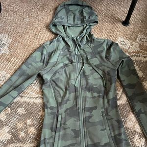 Never worn LULULEMON jacket size 6